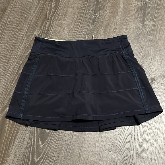 Lululemon Pace Rival Skirt II *4-way Stretch (Regular)
Naval Blue Size 4 - Picture 2 of 9